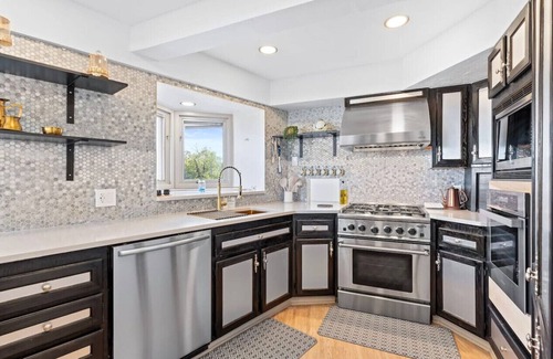 Castle Rock Villa | The KingDome: A Unique, Royal Experience w/Hot Tub | Gym | Steam Room & Views!