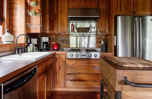 Blue Ridge House | The Kingfisher Cabin -Creekside Mountain Escape, Blue Ridge/McCaysville-