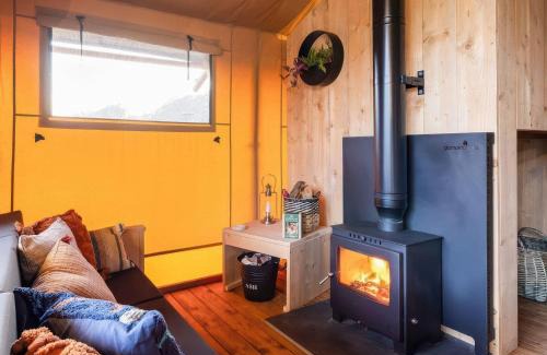 Saddleworth House | The Kingfisher Safari Tent - pets welcome