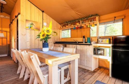 Saddleworth House | The Kingfisher Safari Tent - pets welcome