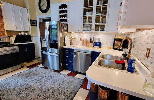 Downtown Toledo Hotel | The Kings Throne Inn and Guest House