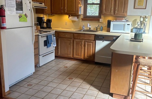 Lake Harmony Estates House | The Knotty Pines Charming 3-bedroom house with AC and WiFi in Lake Harmony