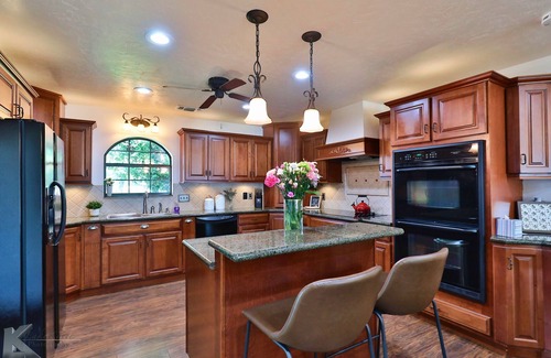 Breckenridge Cottage | The Kokomo Lakehouse on Hubbard Creek w/Private Dock at Breckenridge Sleeps 16