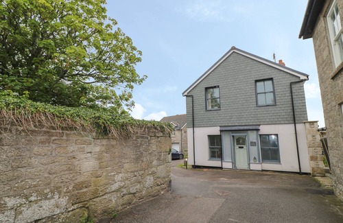 St Just House | THE LABOUR EXCHANGE, pet friendly, with open fire in St Just