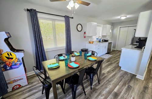 Ottawa House | The Lafayette Lounger Unit A, King Bed, Arcade Games, close to downtown