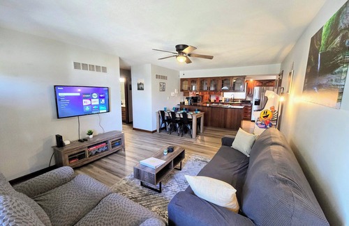 Ottawa House | The Lafayette Lounger Unit B, King Bed, Arcade Games