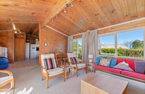 Waipahihi House | The Lake Escape - Taupo Holiday Home
