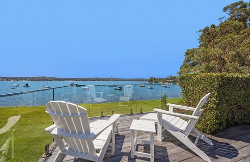 Gwandalan House | The Lake Escape - Waterfront w/Hot tub & Kayaks