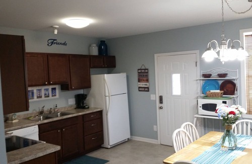 North Lakeport House | The Lake House Cottage - Sleeps 5