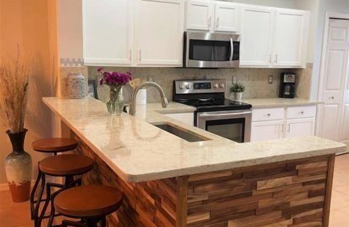 Tropical Cove Condo | The Lake House at Lexington CC Lake Village