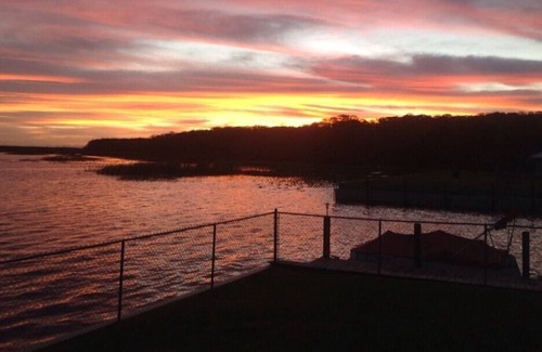 Fedhaven House | The Lake House is located on Lake Hatchineha Resort and RV Park.