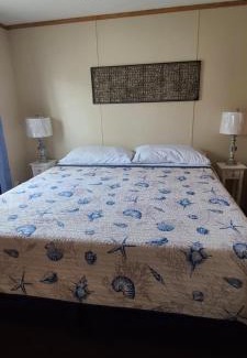 Hillsboro House | The Lake House