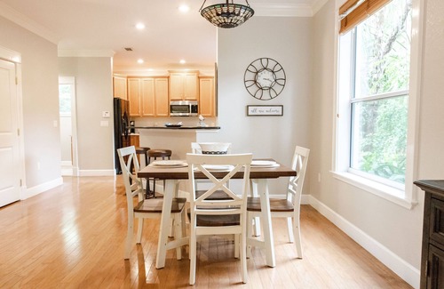 Lakeland House | The Lake Morton Colonial Lakeland Historic District - 3BR/2.5Bath