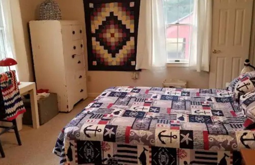 Kintnersville Apartment | The Lake Nockamixon Art Farm Getaway