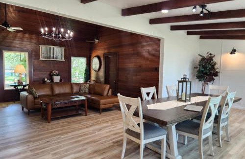 El Lago Bed & Breakfast | The Lakehouse on Clear Lake