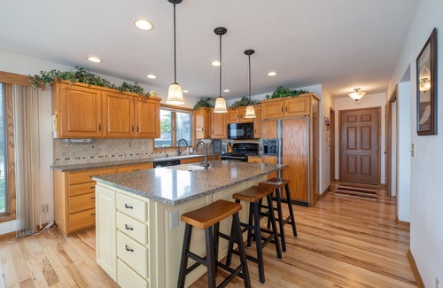 Mears Cottage | The Lakehouse on Upper Silver Lake - 190' Lakefront!