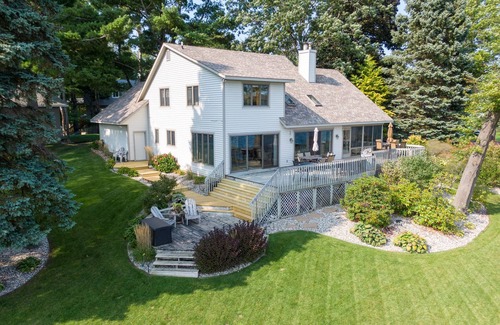 Mears Cottage | The Lakehouse on Upper Silver Lake - 190' Lakefront!