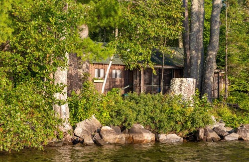 Jefferson Cabin | The Lakeside cabin, just steps from the lake, with dock and screened porch