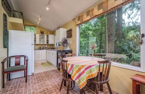 Earls Cove Cabin | The Lakeside Cottage
