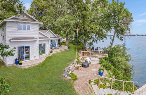 Arnolds Park Villa | The Lakeside Lookout on Gingles Point