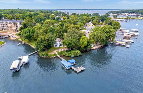 Arnolds Park Villa | The Lakeside Lookout on Gingles Point