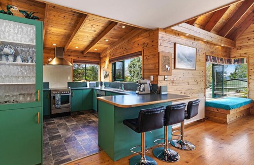 Lake Tarawera House | The Lakeview Chalet - Lake Tarawera Holiday Home