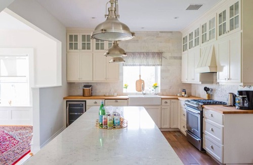 Wellington House | The Lakeview In PEC