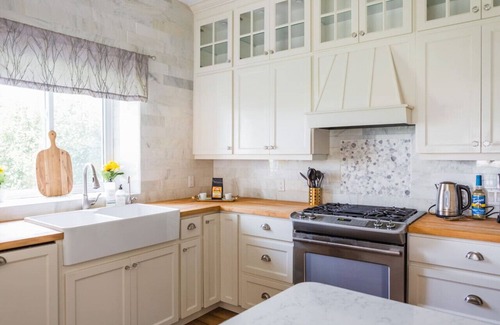 Wellington House | The Lakeview In PEC