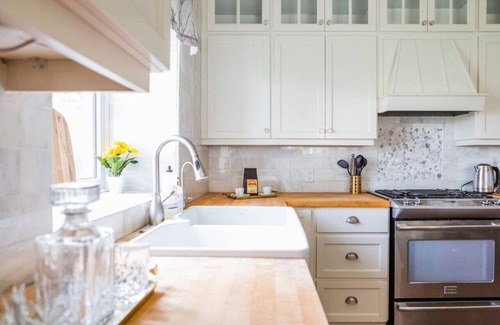Wellington House | The Lakeview In PEC