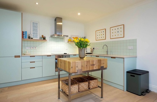 Knightsbridge and Belgravia House | The Lancaster Gate Mews House, by Veeve