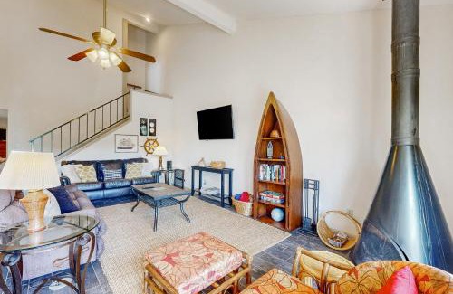 Horseshoe Bay Apartment | The Landing #18
