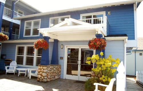 Historic Bayfront Hotel | The Landing at Newport Condominium Hotel