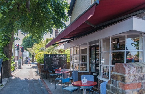 Hythe House | The Landing by Bloom Stays - ideal for families, close to beach and town centre