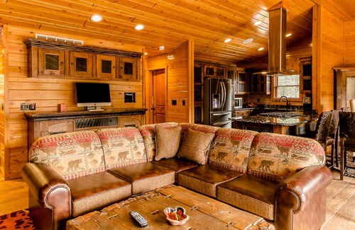 Paris House | The Lanes at Meemo's Farm & Retreat