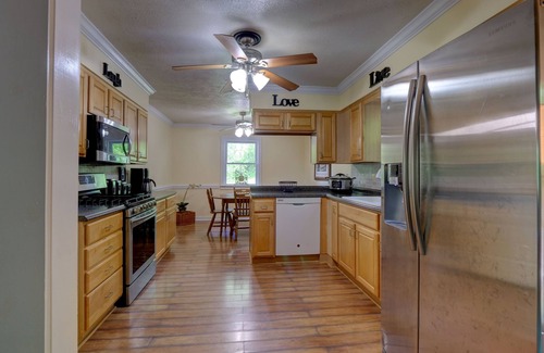 Lansing House | The Lansing Cottage is one mile from the New River G orge Bridge.