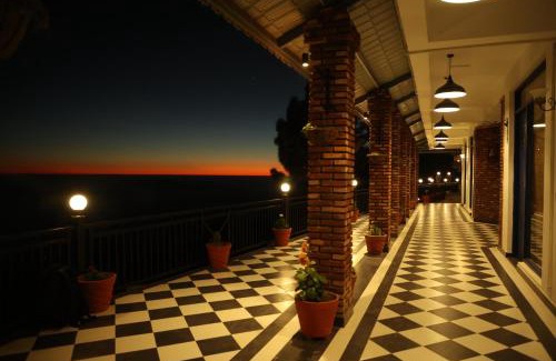 Lansdowne Hotel | The Lanswood Estate