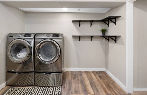 Dakota Station Apartment | The Layover in Littleton..Hot Tub..Pool Table!