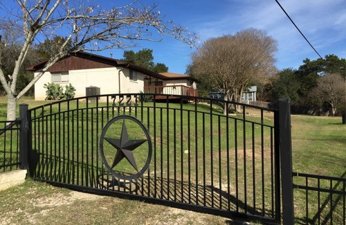 New Braunfels House | The Lazy A Rr7221 3 Bedroom Home by RedAwning