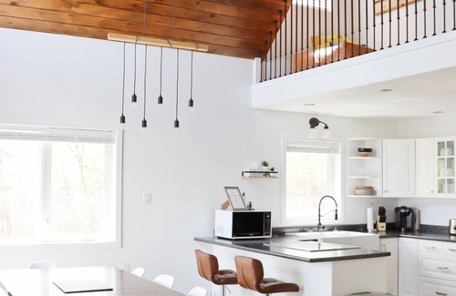 Division No. 16 House | The Lazy Bear Loft - Lake Front Paradise