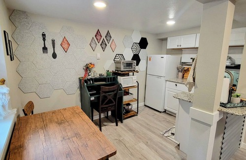 Cascade Cottage | The Lazy Cottage at the base of Pikes Peak w/private hot tubn