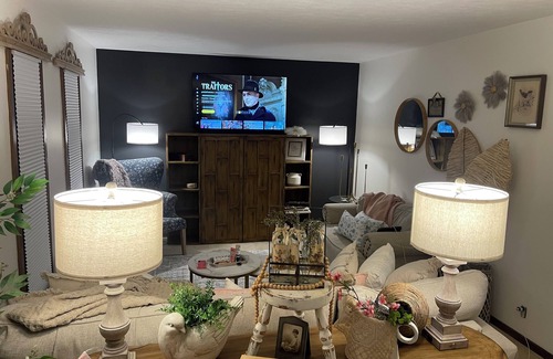 Hutchinson House | The Lazy Cow Inn Sleeps 9+