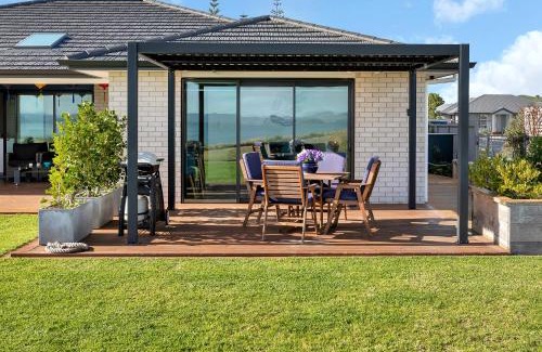 One Tree Point House | The Leading Light - One Tree Point Holiday Home