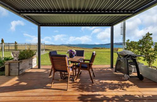 One Tree Point House | The Leading Light - One Tree Point Holiday Home