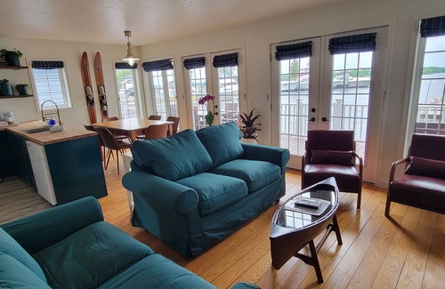 Alexandria Bay House | The Ledges Resort and Marina, Lighthouse