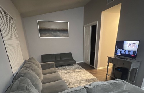 Carrollwood Apartment | The Less Is More House (Plantation Area)(Big Pool)(9Min from TPA)