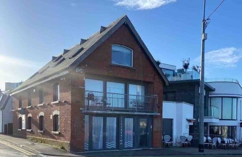 Skerries Apartment | The Lifeboat & Seaview Terrace