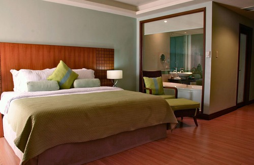 Olongapo Hotel | The Lighthouse Marina Resort