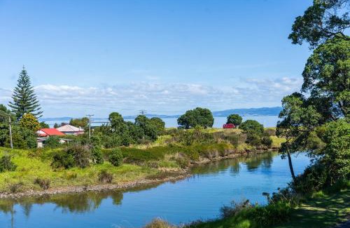 Te Mata House | The Lighthouse - Te Mata Holiday Home
