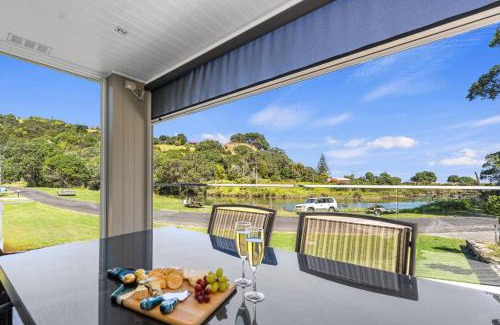 Te Mata House | The Lighthouse - Te Mata Holiday Home