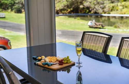 Te Mata House | The Lighthouse - Te Mata Holiday Home